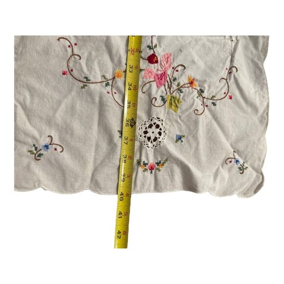 Vtg White Floral Embroidered Table Runner Scarf Scalloped Edges & Cutout Detaili - Picture 6 of 7